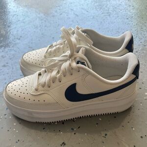 Nike Court Vision Alta